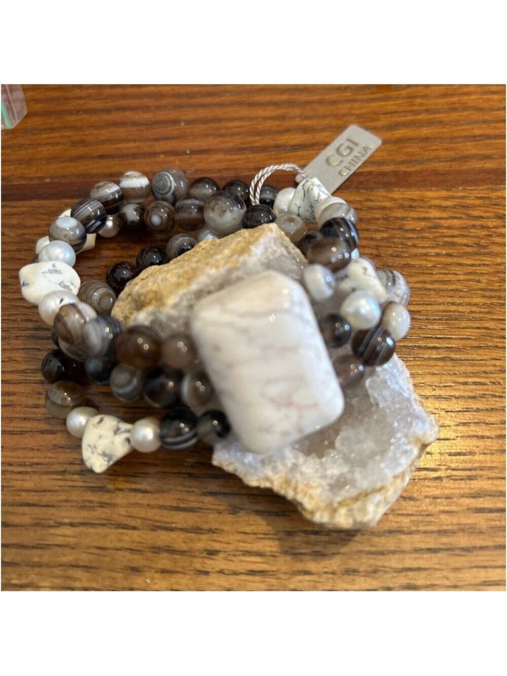 Gorgeous stone & glass CGI Beaded Bracelet Brown/White Size 7 without stretch